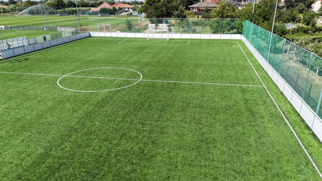 futbalové ihrisko s umelým trávnikom - Maro s.r.o. futbalové ihrisko s umelým trávnikom